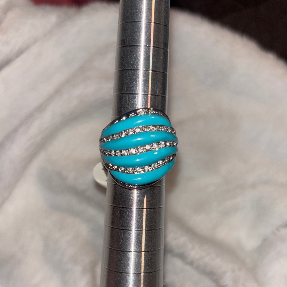 Elegant Turquoise and Silver Women's Ring. Size 7.